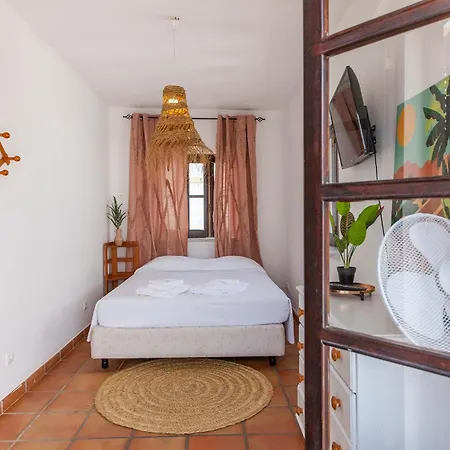 J - Casa Do Farol בית הארחה